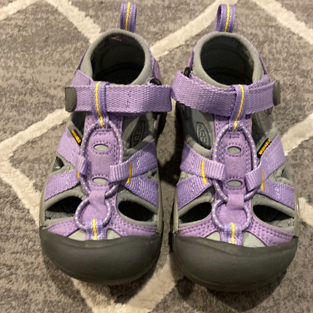 Keen sandals size 10